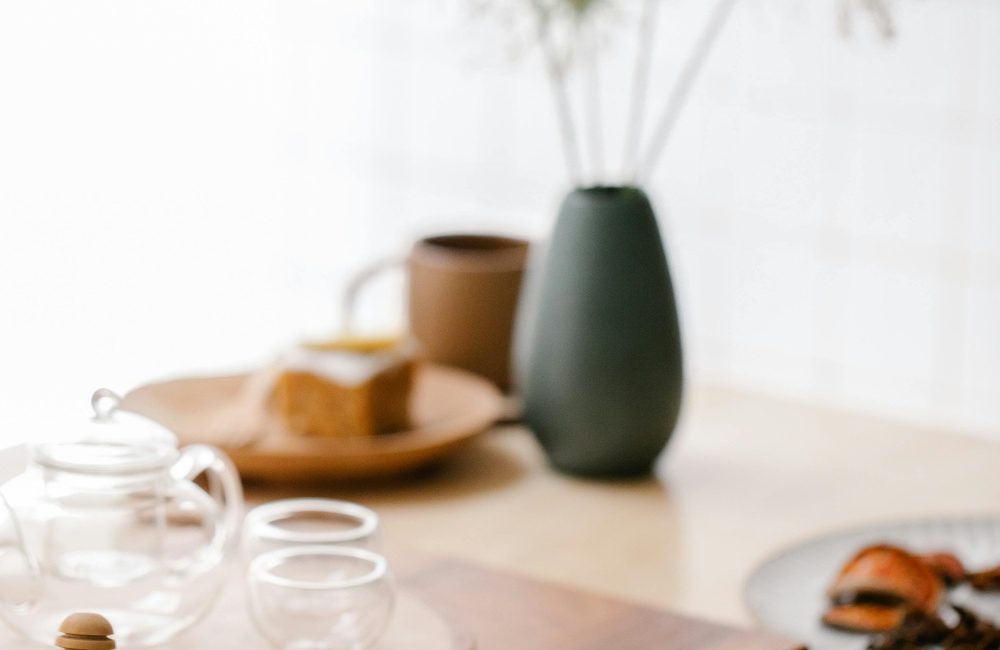 čajevi za raspoloženje razni biljni čajevi u šalicama prirodna atmosfera