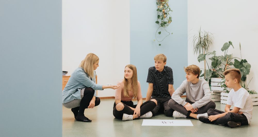 Tinejdžeri sudjeluju u mindfulness i wellness programu