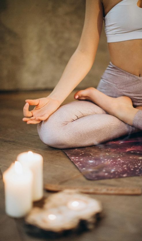 sjedenje u meditaciji uspravno držanje