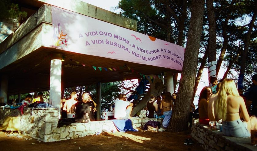 grafiti na gradele 2026